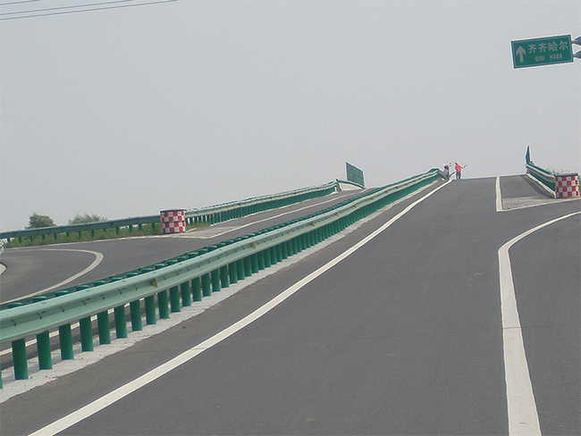 海南高速公路护栏的材质与规格