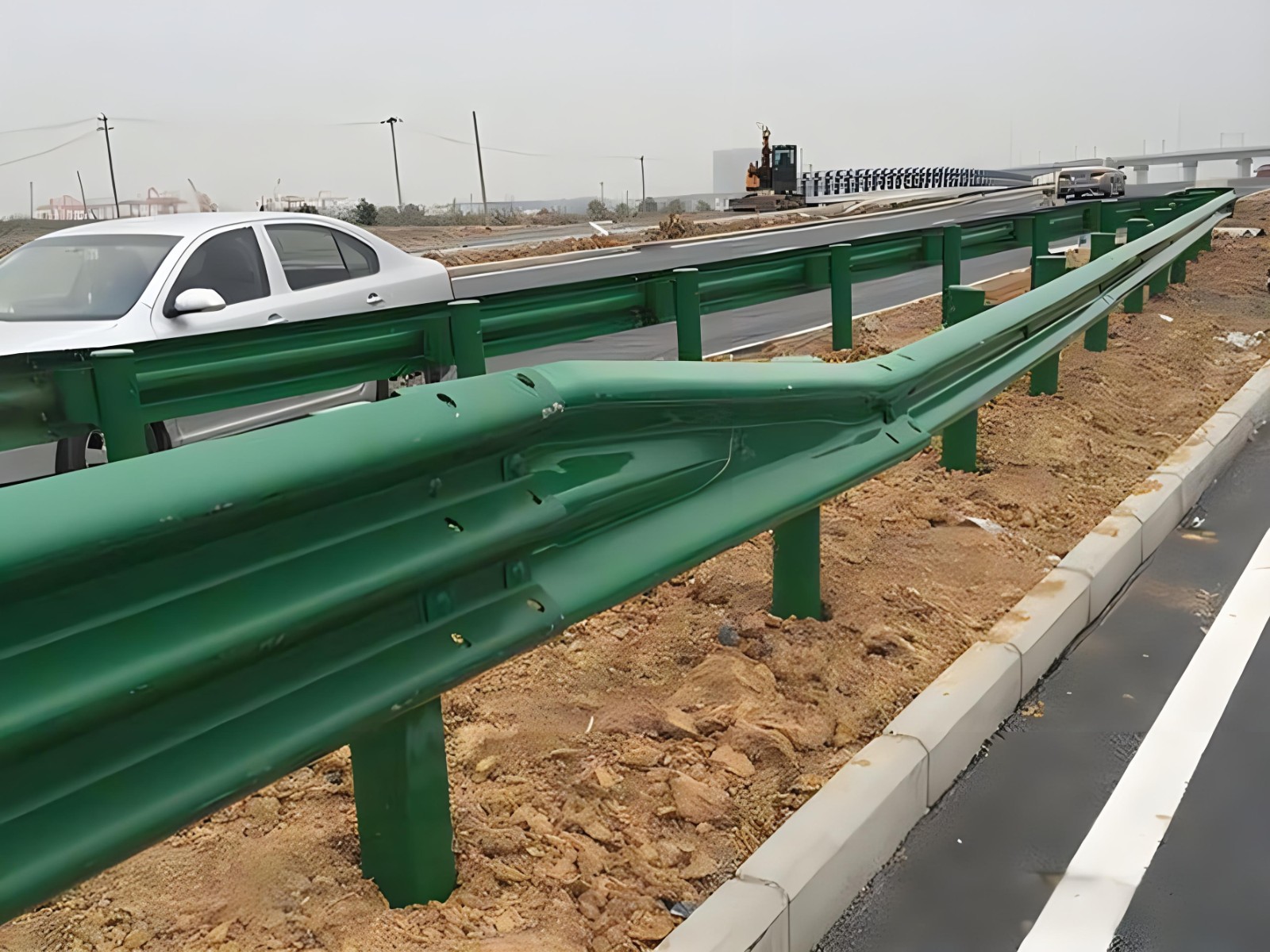 海南高速波形护栏板日常维护方案确保道路安全新举措