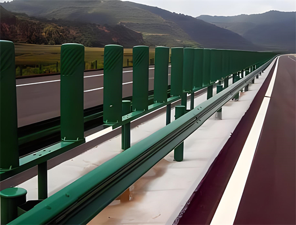 海南三波护栏板在高速公路的应用